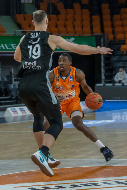 聚光灯下 聚光灯下